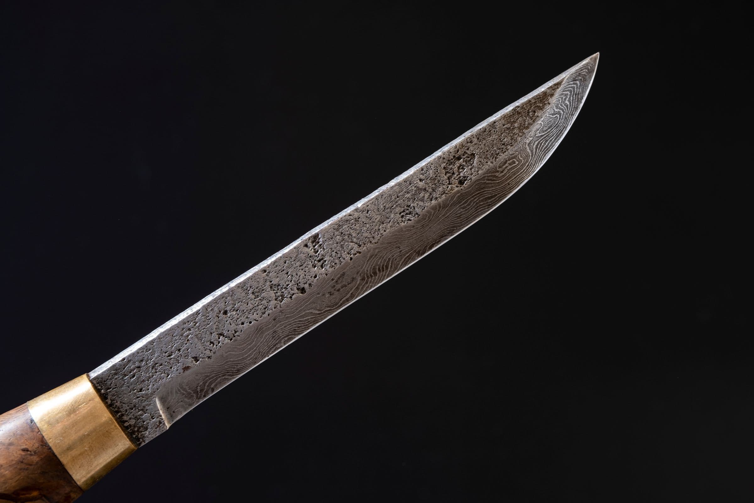 Hand-forged Damascus steel blade